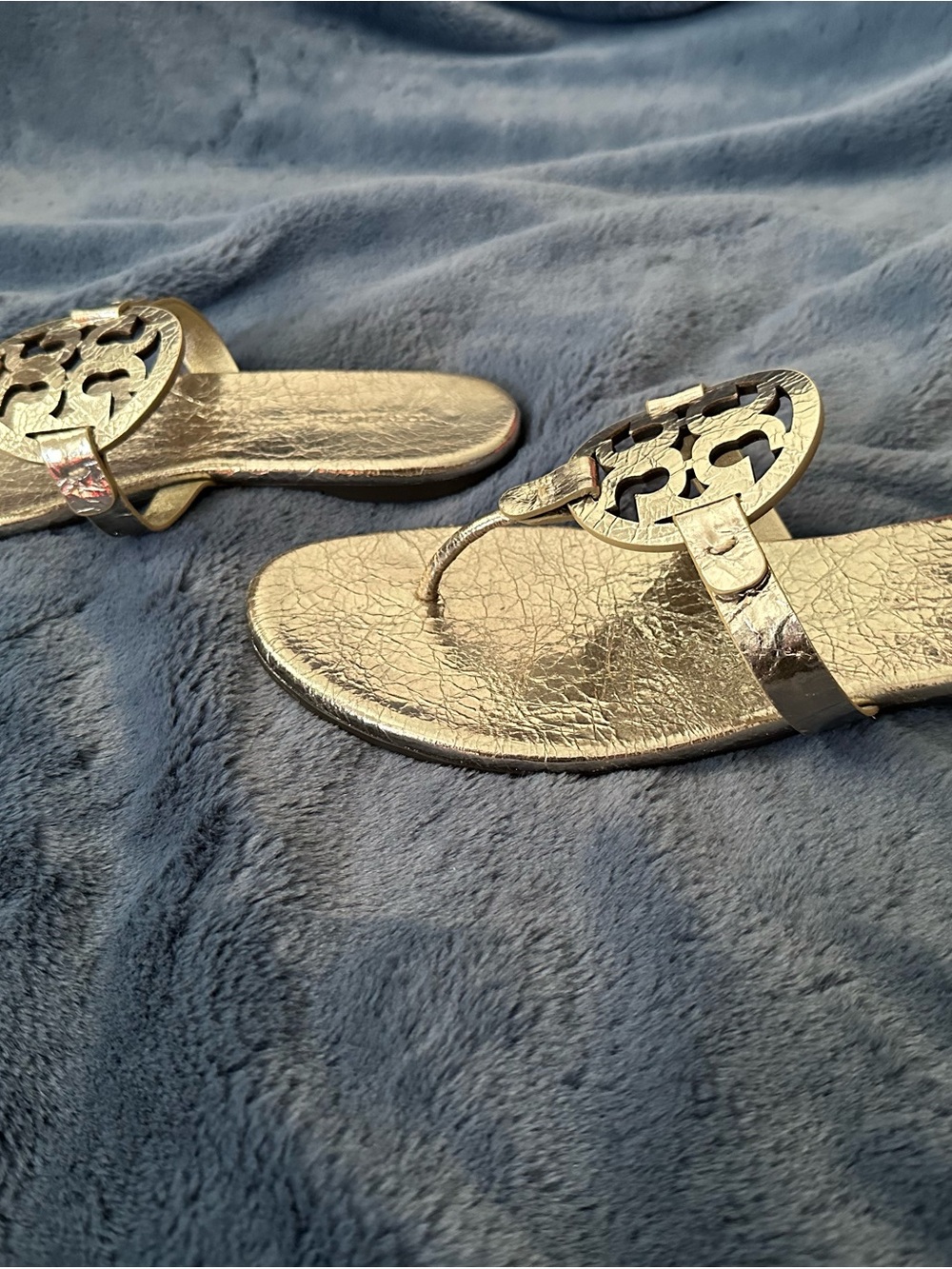 Tory Burch Metallic Gold Logo Thong Sandals - Picture 4 of 7